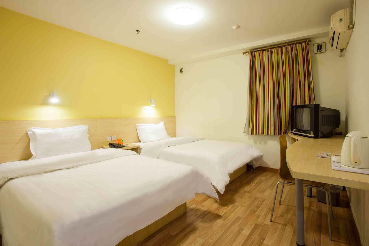 7Days Inn Dongguan Houjie Conference & Exhibition Center Room photo