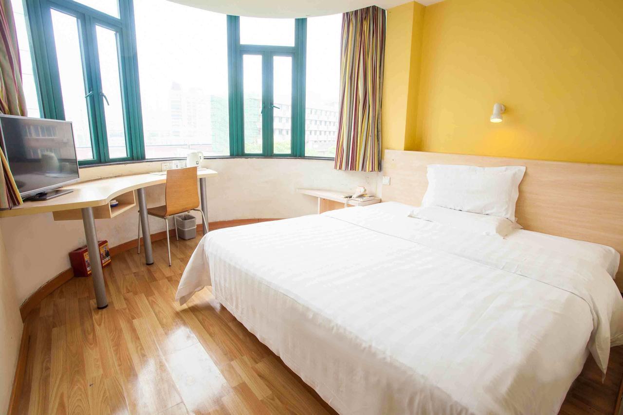 7Days Inn Dongguan Houjie Conference & Exhibition Center Room photo