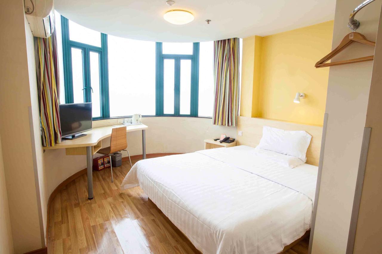 7Days Inn Dongguan Houjie Conference & Exhibition Center Room photo